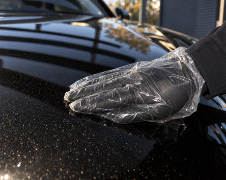 Detailing1 test al tatto sulla Audi RS 5 nera: mano nel sacchetto su ferro e polveri industriali sul cofano