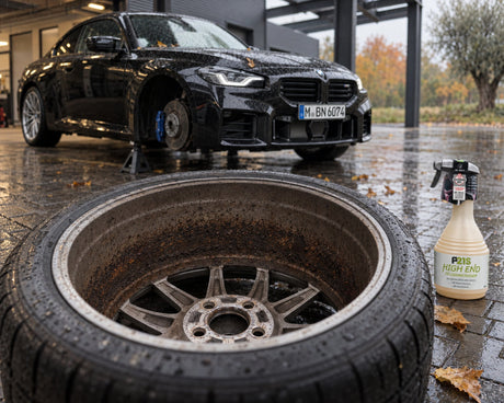 Dr. Wack P21S HIGH END Felgenreiniger neben abgenommenem BMW-M2-Rad mit eingebranntem Bremsstaub im Felgenbett