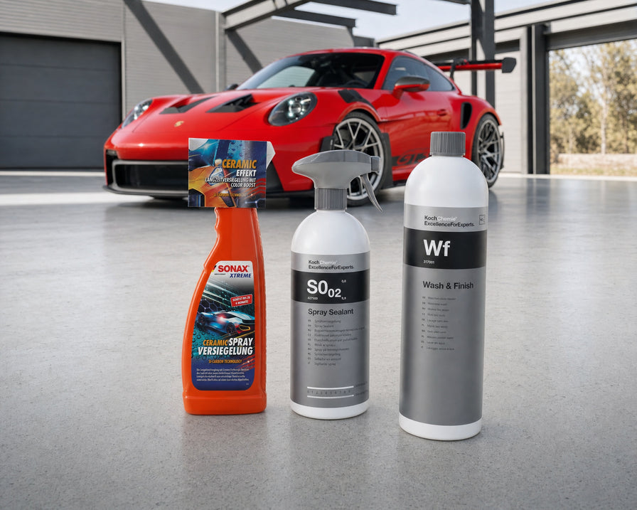 Detailing1 Spotlight Sommer-Sprühversiegelung: SONAX XTREME Ceramic, Koch-Chemie S0.02 und Wf vor rotem Porsche 911